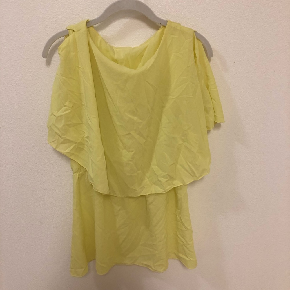 Cold Shoulder yellow drape top XL